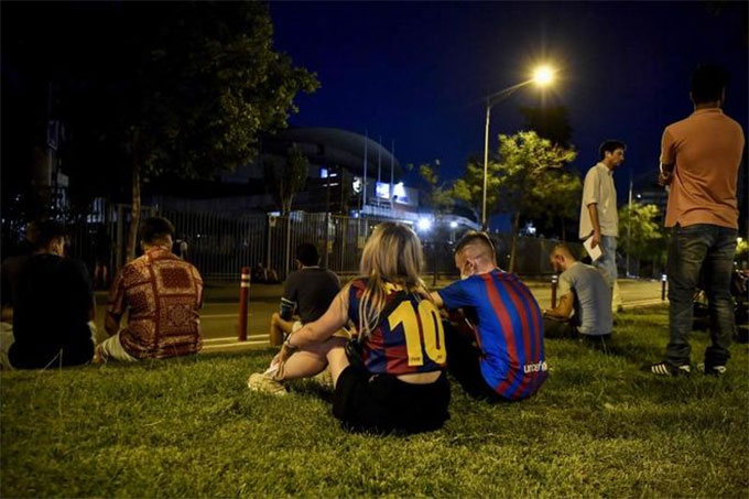 Một nữ CĐV mang áo số 10 để thể hiện sự hâm mộ với thần tượng Messi