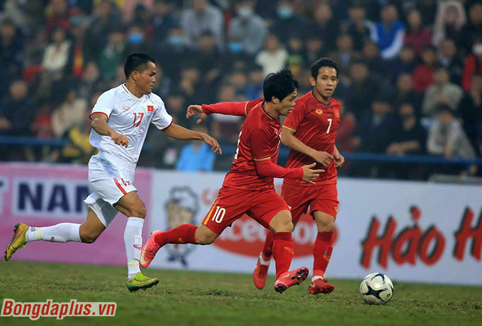 ĐT Việt Nam (áo đó) sẽ có những lợi thế nhất định nếu thi đấu tại UAE