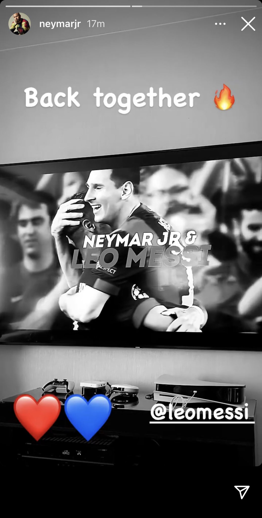 Neymar chào mừng Messi gia nhập PSG