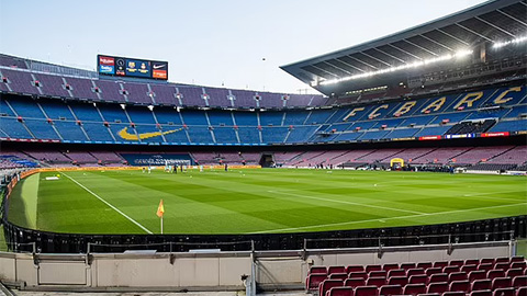Chỉ có hơn 1 vạn khán giả tới sân theo dõi Barca thi đấu trận mở màn mùa giải
