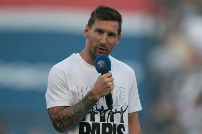 CĐV PSG đang rất chờ đợi Messi thi đấu. Nhưng ở trận gặp Strasbourg, Messi vẫn chưa được đăng ký dù đã tập luyện vài buổi với CLB