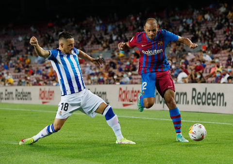 Braithwaite (phải) rực sáng với các bàn thắng nâng tỷ số lên 2-0 và 3-0 cho Barca