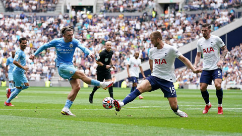 Man City (áo xanh) để phung phí nhiều cơ hội trước Tottenham