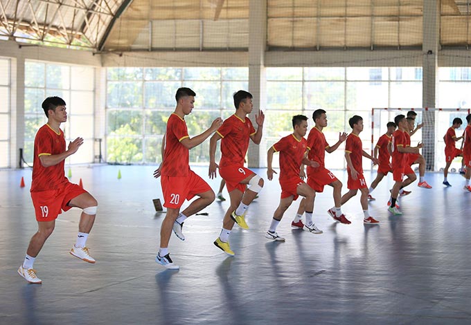 ĐT futsal Việt Nam sẽ gút danh sách từ 22 xuống 17 cầu thủ trước khi lên đường sang Tây Ban Nha vào ngày 25/8 nên các cầu thủ rất tích cực tập luyện để có tên trong danh sách tham dự VCK World Cup futsal 2021 tổ chức tại Lithuania vào tháng 9 tới đây