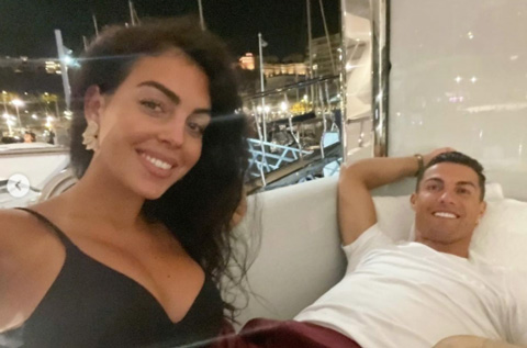 Georgina đăng ảnh tình cảm cùng Ronaldo trên du thuyền