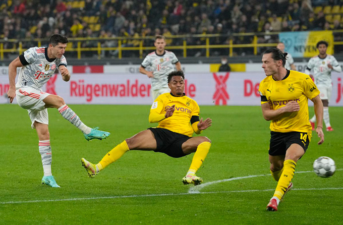 Lewandowski tỏa sáng ở trận Dortmund vs Bayern với 1 cú đúp bàn thắng
