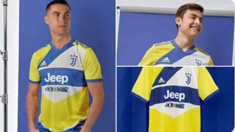 Ronaldo làm mẫu trong bộ áo đấu như dành cho bóng chuyền của Juventus
