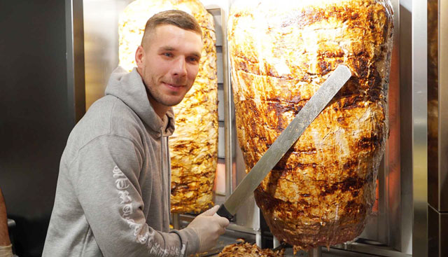 Podolski đang vận hành những cửa hàng bán thịt 