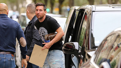 Messi bất ngờ trở lại Barcelona