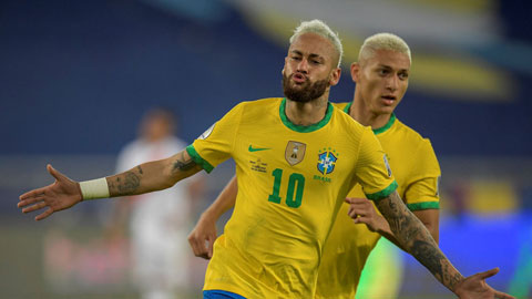 Neymar trong màu áo ĐT Brazil
