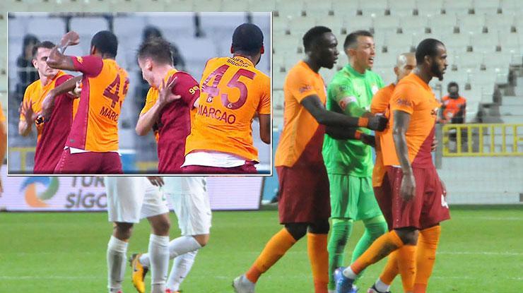 Marcao (bìa phải) rời sân sau khi lao vào tẩn đồng đội Kerem Akturkoglu (ảnh nhỏ) ở trận đấu vòng 1 giải VĐQG Thổ Nhĩ Kỳ 2021/22