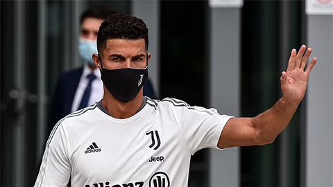 Ronaldo chia tay đồng đội Juventus trong 40 phút