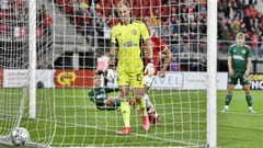 Joe Hart mắc sai lầm khiến Celtic suýt mất suất Europa League Joe Hart mắc sai lầm khiến Celtic suýt mất suất Europa League