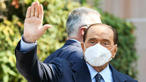 Cựu chủ tịch AC Milan, Silvio Berlusconi nhập viện khẩn cấp