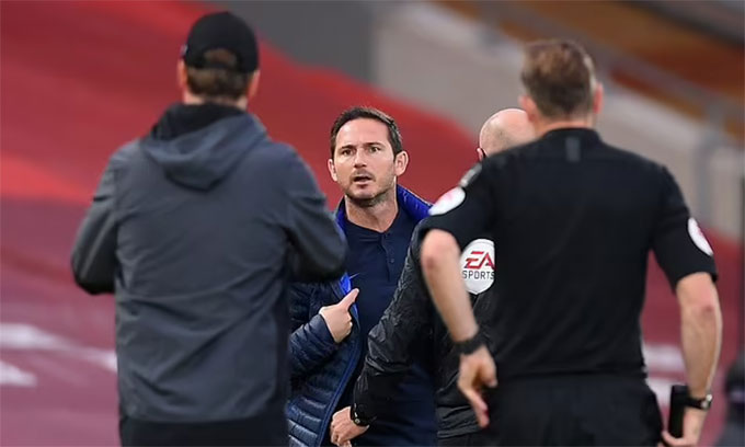 Lampard nổi xung với HLV Klopp