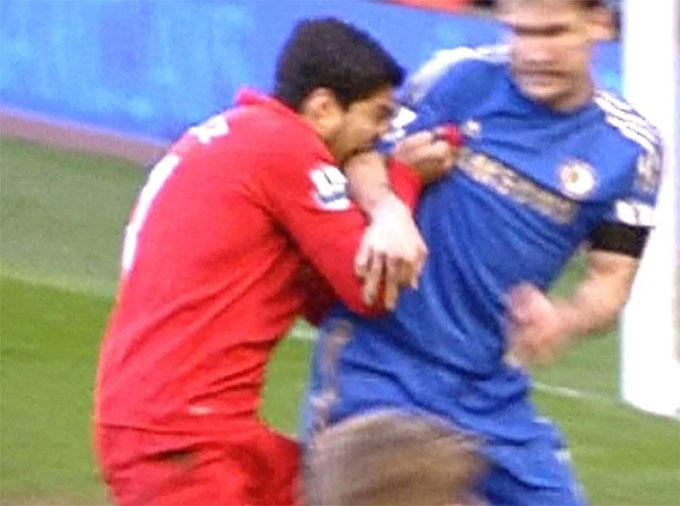 Suarez bị phạt nặng vì hành vi này