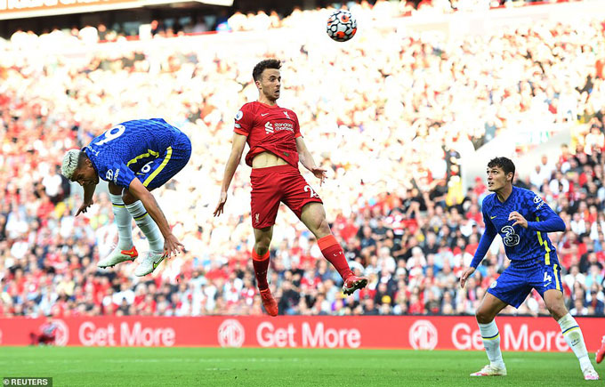 Liverpool bế tắc trong hiệp 2 bởi hệ thống phòng ngự kín kẽ của Chelsea 