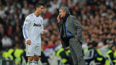 Mourinho nói gì khi MU chiêu mộ Ronaldo?
