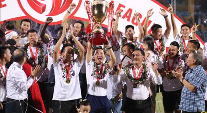 HLV Chu Đình Nghiêm cùng góp sức giúp Hà Nội liên tiếp vô địch V.League