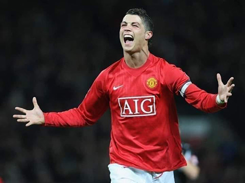 Ronaldo chính thức trở lại Man United sau 12 năm