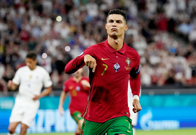 Ronaldo sẽ ghi bàn vào lưới Ireland để độc chiếm kỷ lục?