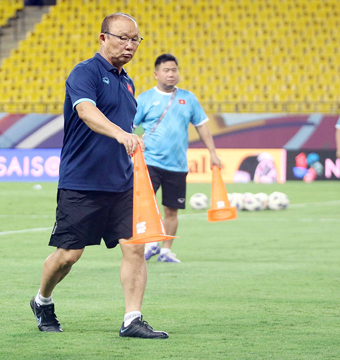 HLV Park Hang Seo sắp xếp mắc cơ để ĐT Việt Nam thực hiện tập luyện trên sân đấu này 
