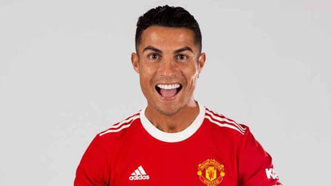 Ronaldo nói gì với Cavani khi tiếp quản chiếc áo số 7 ở MU?