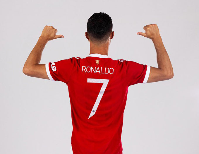 Ronaldo nhận số 7 ở Man United
