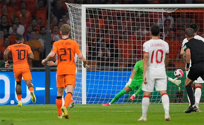 Depay tỏa sáng với một cú hat-trick trong trận Hà Lan vs Thổ Nhĩ Kỳ