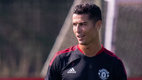 Ronaldo hé lộ thời điểm rời Man United
