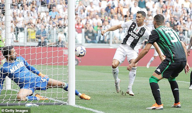 Cách đây 3 năm, bàn đầu tiên của Ronaldo cho Juventus cũng là pha đệm bóng vào lưới trống.