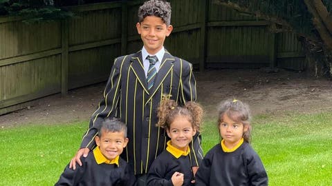 4 nhóc nhà Ronaldo bắt đầu đến trường