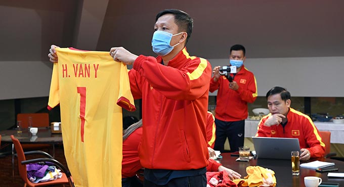 Trận ra quân gặp ĐT futsal Brazil, ĐT futsal Việt Nam sẽ mặc trang phục áo đỏ, quần đỏ, thủ môn áo vàng