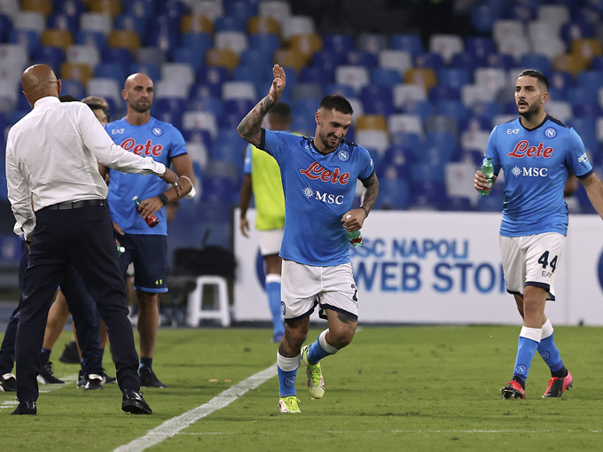 Napoli ngược dòng đánh bại Juventus
