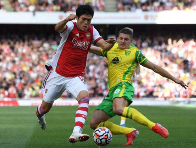 Tomiyasu có màn ra mắt khá ấn tượng cùng Arsenal