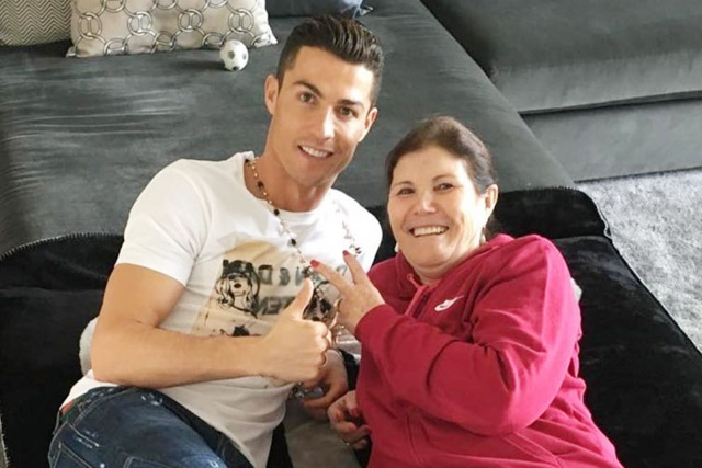 Ronaldo luôn dành tình cảm đặc biệt cho mẹ