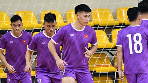 ĐT futsal Việt Nam mặc trang phục áo trắng, trọng tài Bồ Đào Nha điều khiển trận đấu với Panama