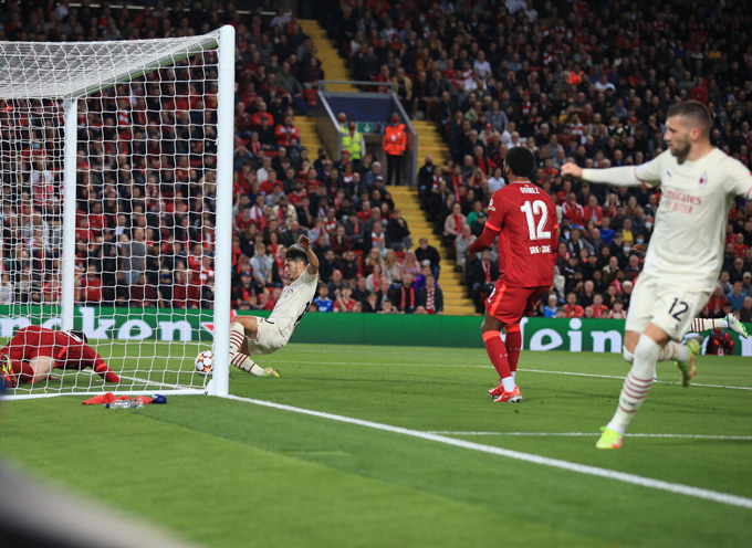 Liverpool đã phải nhận 2 bàn thua chóng vánh trước Milan