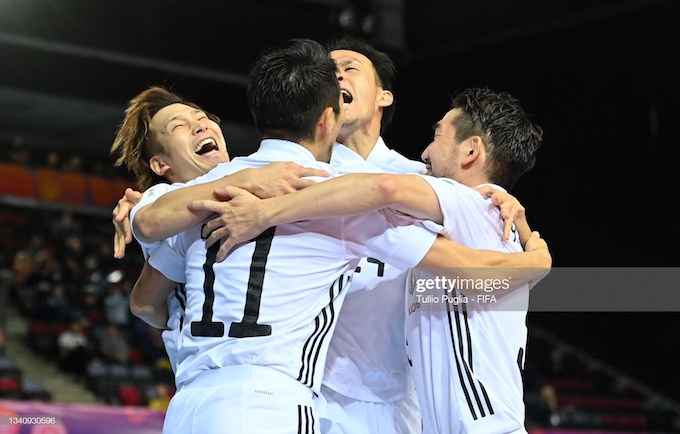 Niềm vui của các tuyển thủ Nhật Bản khi vượt lên dẫn trước đối thủ