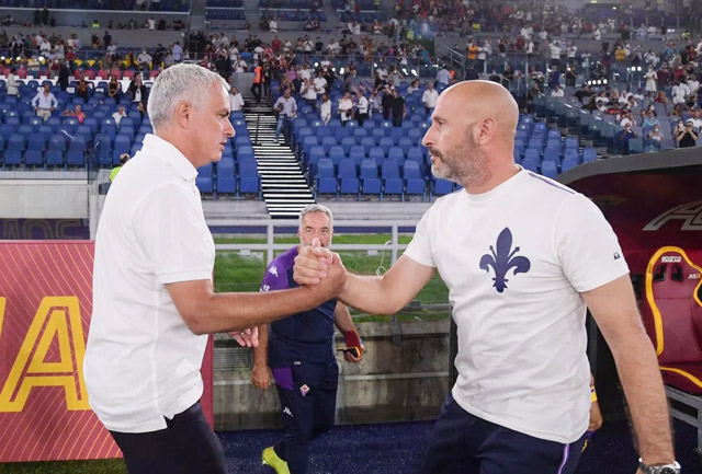 HLV Italiano (phải) đã gây ấn tượng mạnh trong ngày HLV Mourinho tái ra mắt Serie A