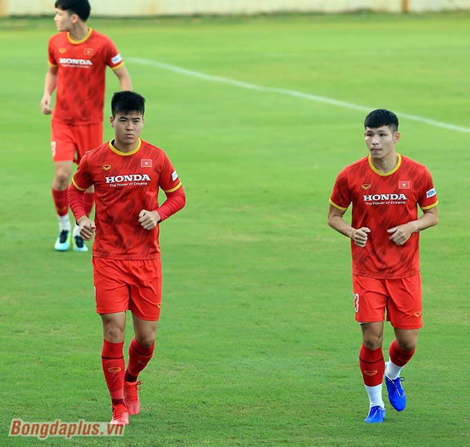 Chiều qua, đội tuyển cũng chào đón sự góp mặt của cầu thủ trẻ Liễu Quang Vinh, được HLV Park Hang Seo điều chuyển từ ĐT U22 Việt Nam lên nhằm thử nghiệm khả năng trong hệ thống phòng ngự