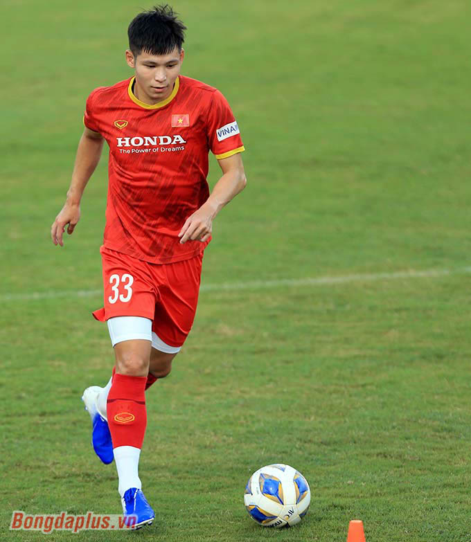 Với lợi thế về thể hình và khả năng có thể chơi tốt ở cả vị trí tiền vệ và hậu vệ, Liễu Quang Vinh được đánh giá một trong những cầu thủ tiềm năng thuộc lứa kế cận ĐTQG