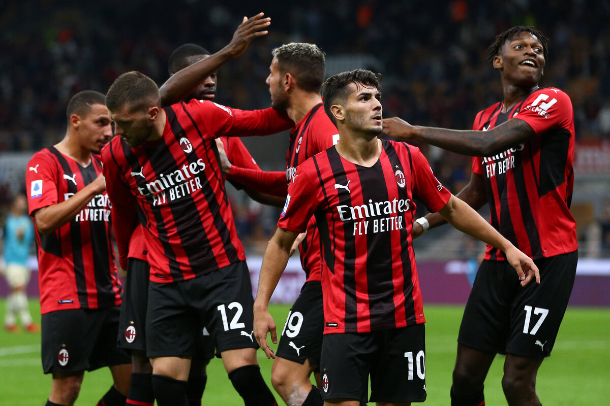 AC Milan vinh quang ở thị trường chuyển nhượng và là một trong những đội trẻ nhất ở Ý