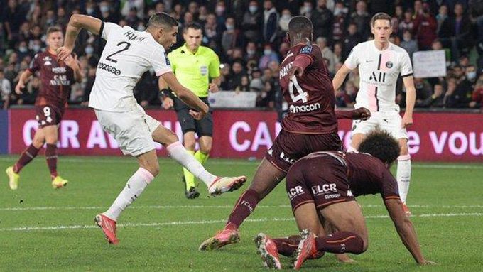 Hakimi tỏa sáng rực rõ với 1 cú đúp ở trận Metz vs PSG