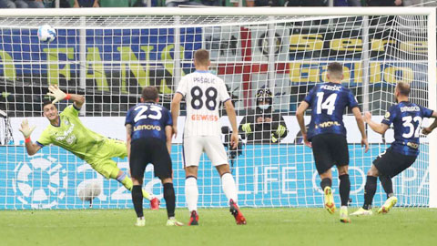 Inter nhớ Lukaku trong trận hòa điên rồ