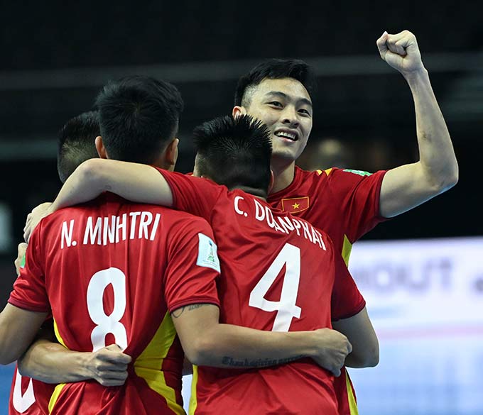 ĐT futsal Việt Nam đã mang đến cho người hâm mộ niềm hạnh phúc, với màn trình diễn đầy cố gắng của đội tuyển - Ảnh: Quang Thắng