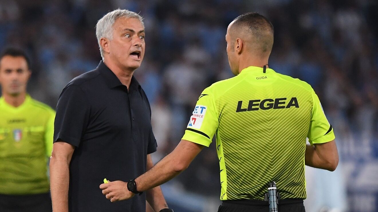 HLV Mourinho cho rằng trọng tài là nguyên nhân khiến Roma thua trận