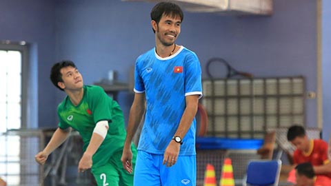 HLV Phạm Minh Giang về nước, ĐT futsal Việt Nam mừng rỡ