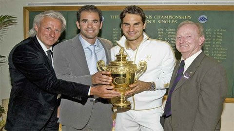 Ba huyền thoại Bjorn Borg, Pete Sampras và Rod Laver mừng kỷ lục 15 Grand Slam của Federer sau trận chung kết Wimbledon 2009
