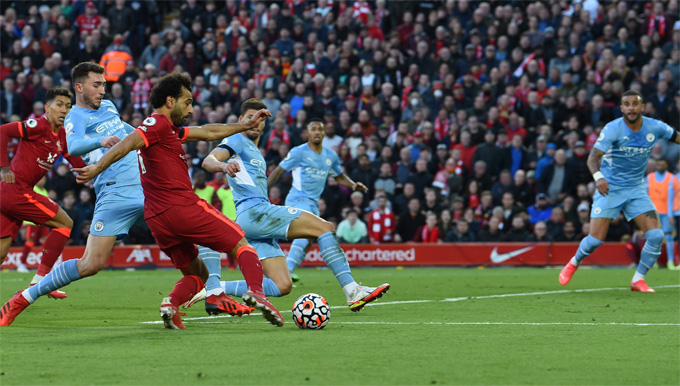 Salah khiến hàng thủ Man City vỡ vụn với khoảnh khắc thiên tài của mình